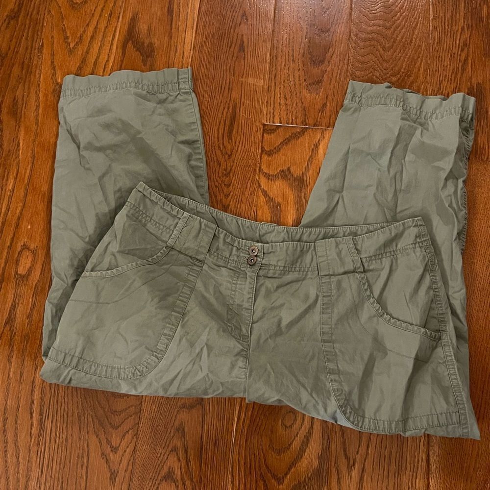 Rafaella army green lightweight capris size 14